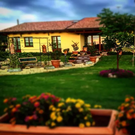 Alloggio per agriturismo Le Rondinelle *